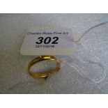 A 22 carat gold wedding band, 3.2 grams.