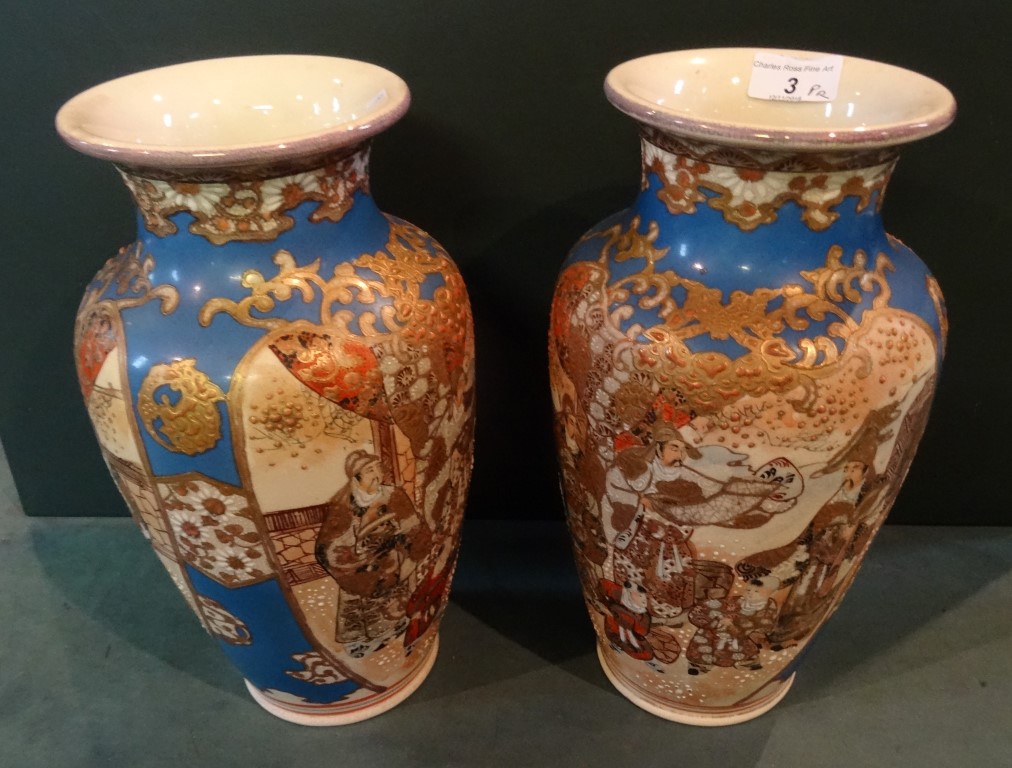 A pair of Japanese baluster vases, 20th century (31cm).