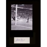 World Cup 1970. Gordon Banks. A signature of England goalkeeper Gordon Banks with a picture of his