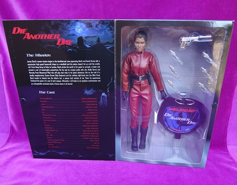 Halle Berry as Jinx in Die Another Day 12Sideshow collectibles action figure. Limited Edition In - Image 2 of 2