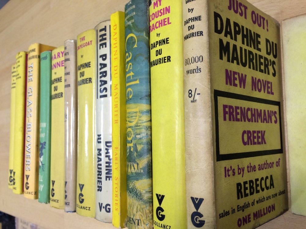 DU MAURIER (Daphne) Collection of first editions and related works, some paper or soft backed, - Image 3 of 3