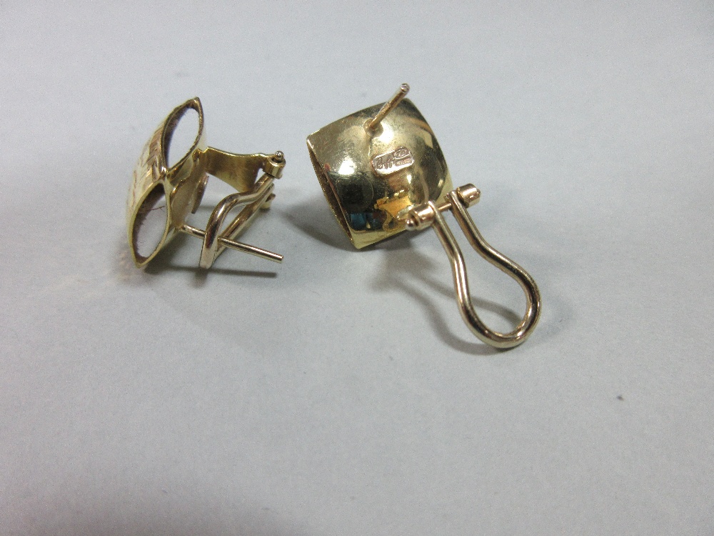 A pair of diamond and bi-coloured 18ct gold earstuds together with two further pairs of 18ct gold - Image 5 of 8