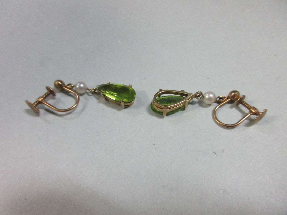 A peridot and amethyst brooch together with a pair of peridot and seed pearl earpendants, the brooch - Image 4 of 4