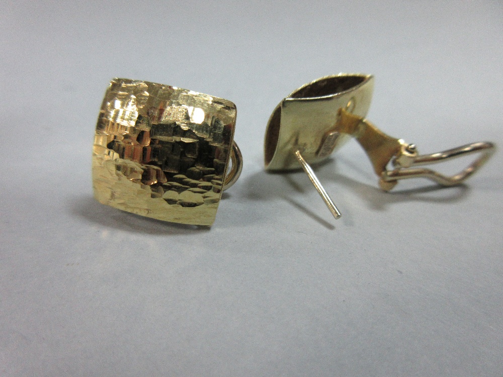 A pair of diamond and bi-coloured 18ct gold earstuds together with two further pairs of 18ct gold - Image 6 of 8