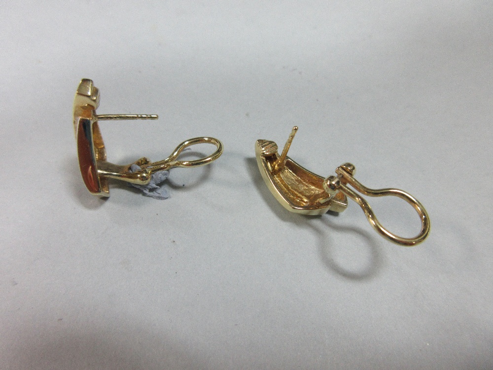 A pair of diamond and bi-coloured 18ct gold earstuds together with two further pairs of 18ct gold - Image 8 of 8