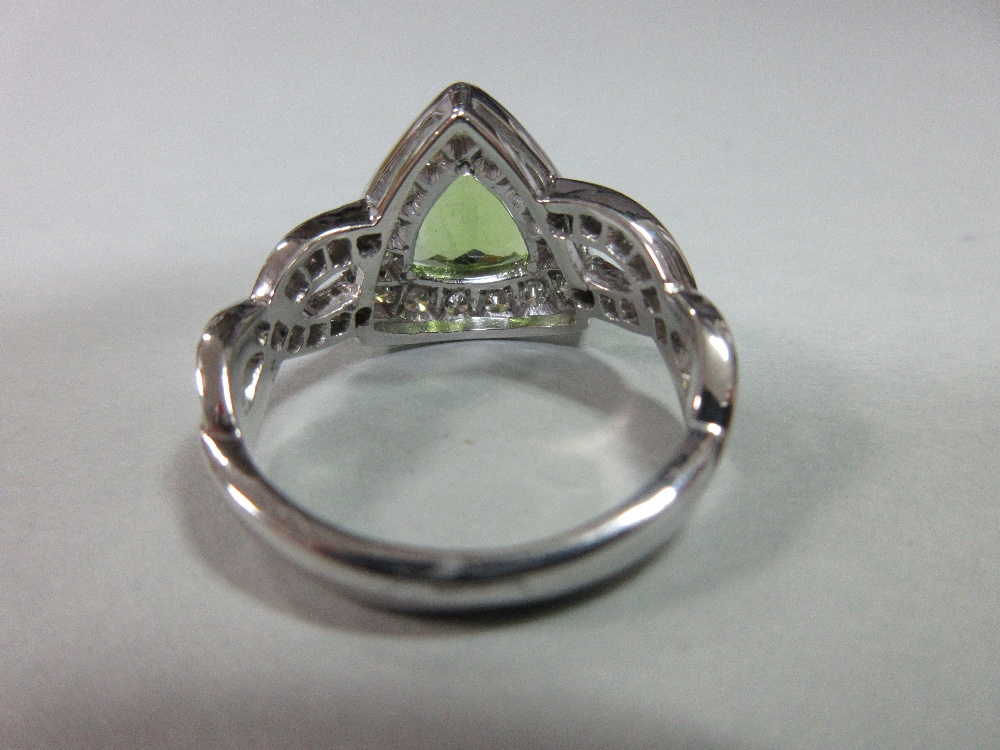 A contemporary peridot and diamond ring, the triangular cut peridot in a border of round brilliant - Image 5 of 7