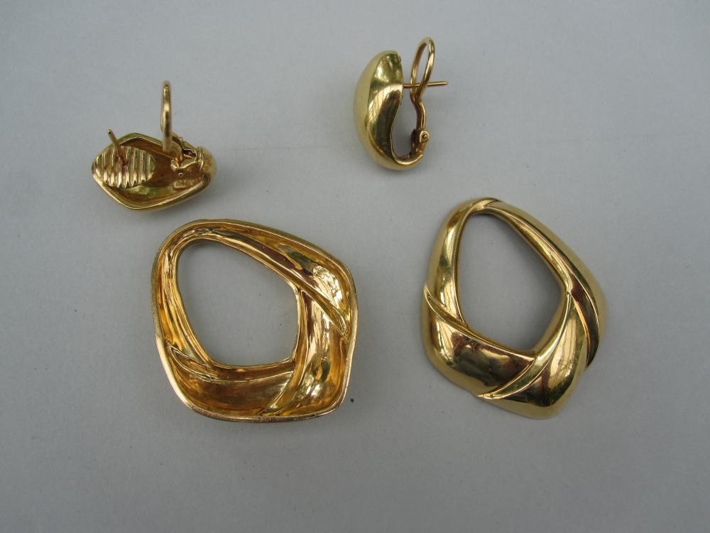 A pair of 18ct gold earpendants by Tiffany & Co, each designed as a bulbous kite form with removable - Image 3 of 4