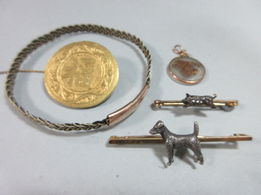 A diamond set pig brooch and other little 'natural history' curios, the galloping porker with