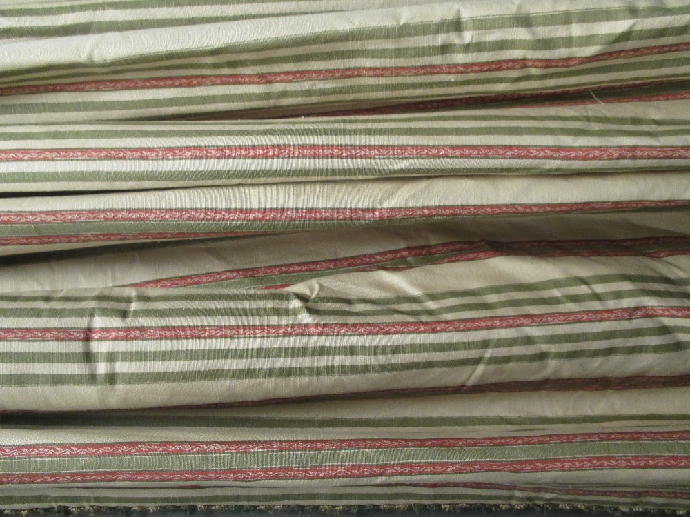 A pair of striped linen curtains, approximately 250 cm long. - Bild 2 aus 3