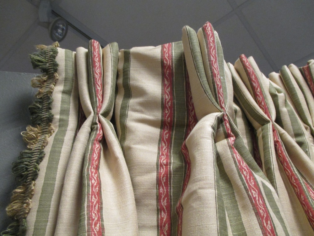 A pair of striped linen curtains, approximately 250 cm long. - Bild 3 aus 3