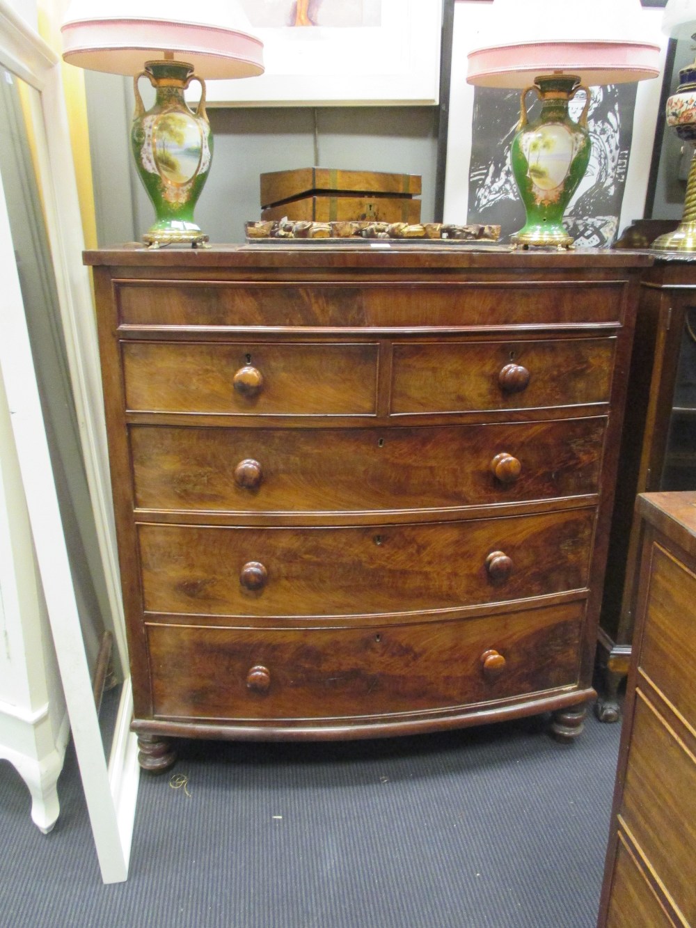 A Victorian mahogany bow fronted chest of drawers, 125 x 116 x 48cm