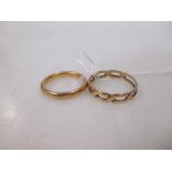 A 22ct wedding band and a 22ct ring, gross 6.9g (2)