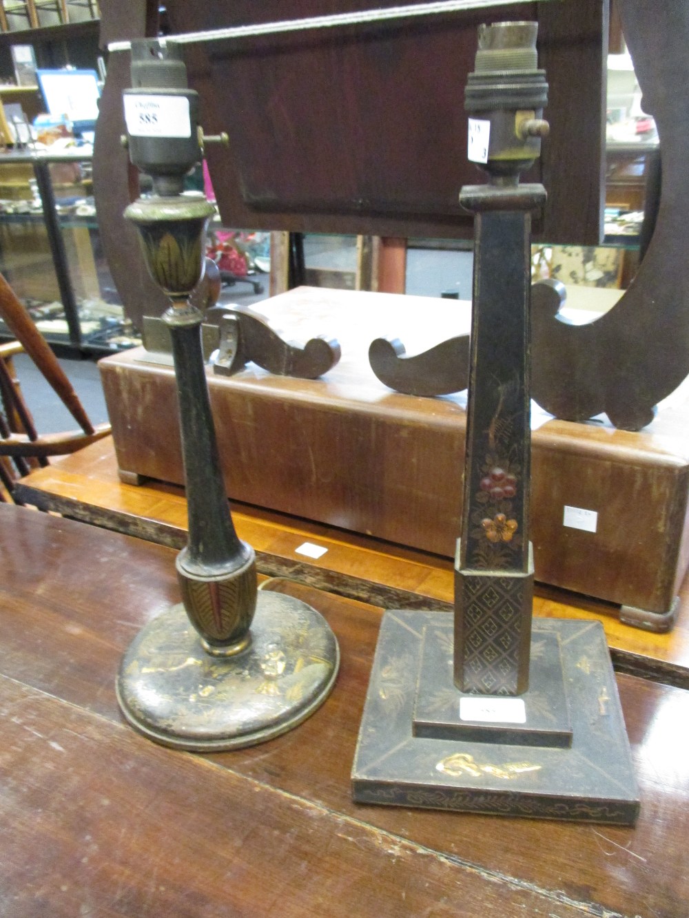 Two Chinoiserie style table lamps and a beaten copper mounted 'Slipper' box (3) - Image 3 of 4