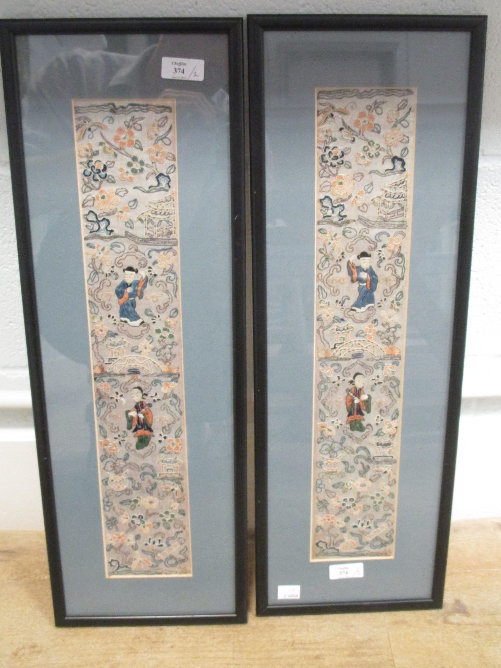 A pair of early 20th century Chinese embroidered cuffs - Image 3 of 6