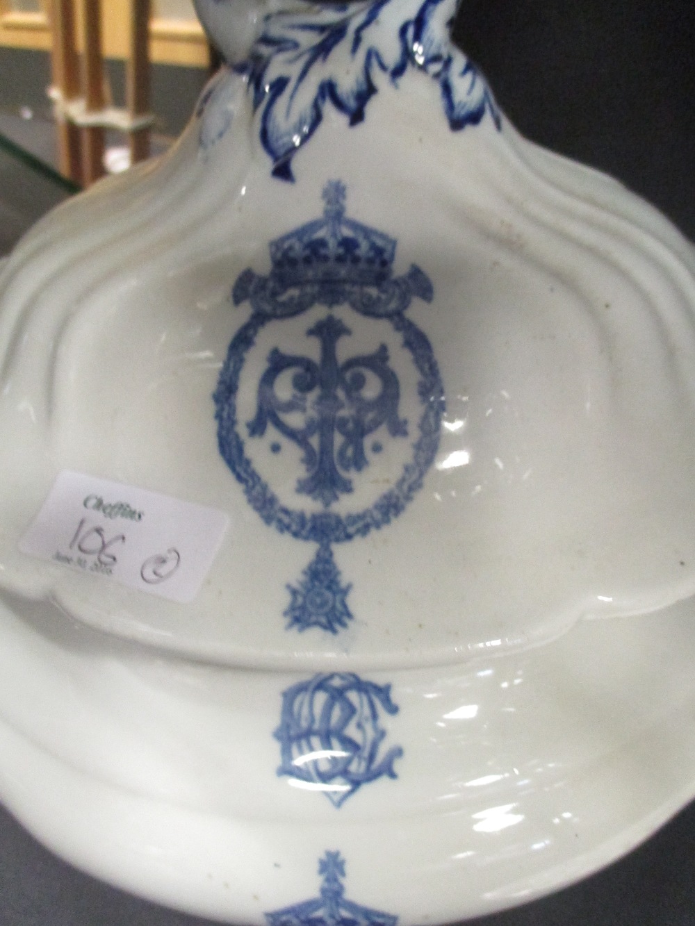 A Copeland plate with Prince of Wales feathers and City of London alms, together with a Cauldon blue - Image 3 of 4