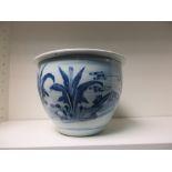 A late 18th/early 19th century Chinese blue and white planter,