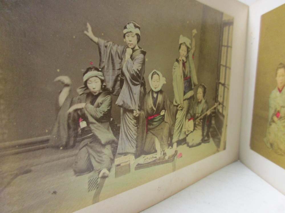 A late 19th/early 20th century concertina album of fifty one tinted photographs, depicting figures - Bild 4 aus 4