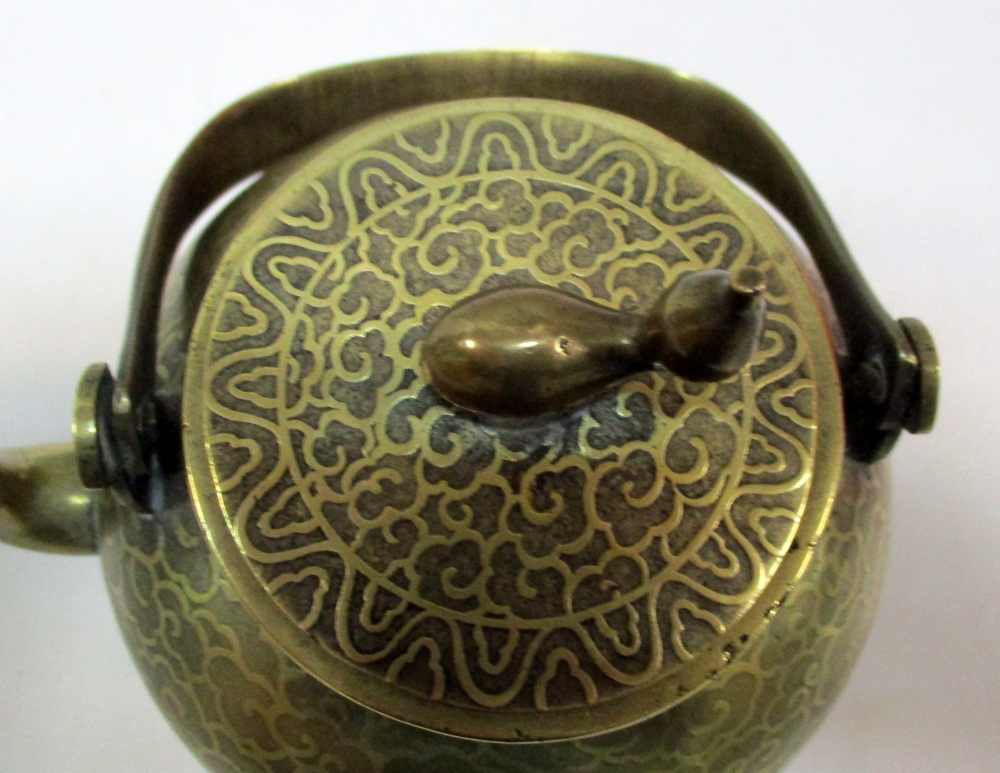 A polished bronze kettle or tetsubin and cover etched with stylised clouds, the double gourd cover - Image 6 of 9