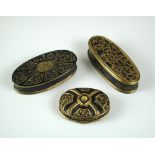 A 17th/18th century Sawasa ware snuff box with the cruciform design to the oval lid dividing four