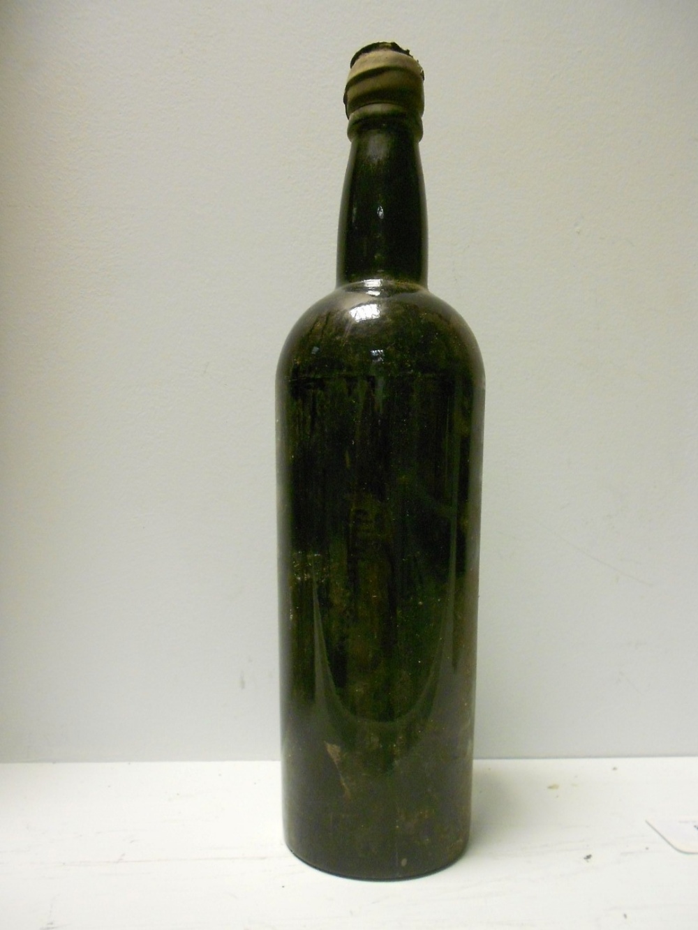 Quinta do Noval 1931, Corney & Barrow wax capsule, one bottle (level in neck). Provenance: a private