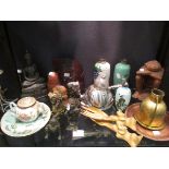 A novelty teapot of an Arab and camel and a collection of Oriental items (19)