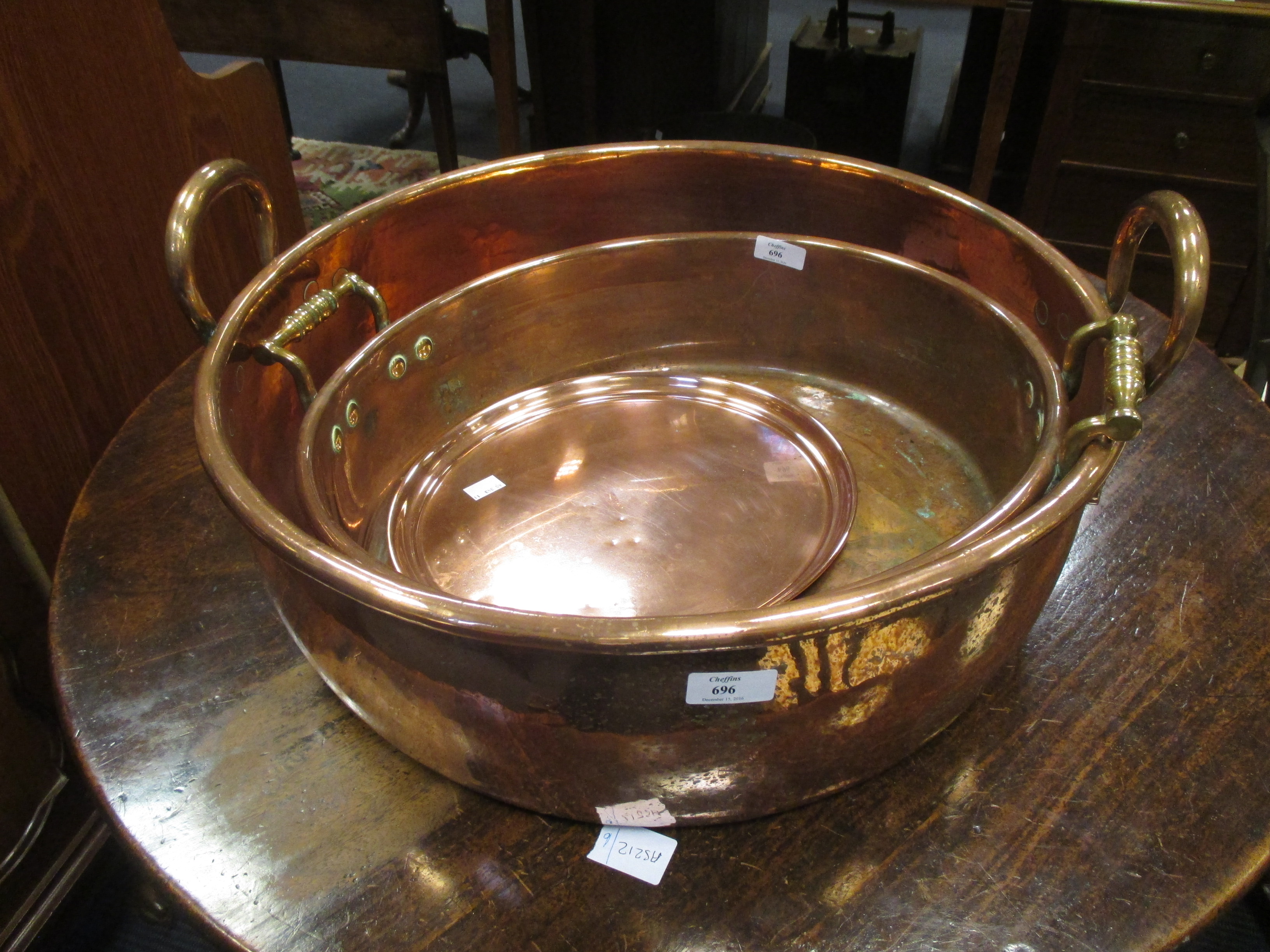 Two copper preserve pans, a tray and a fire extinguisher - Image 2 of 2