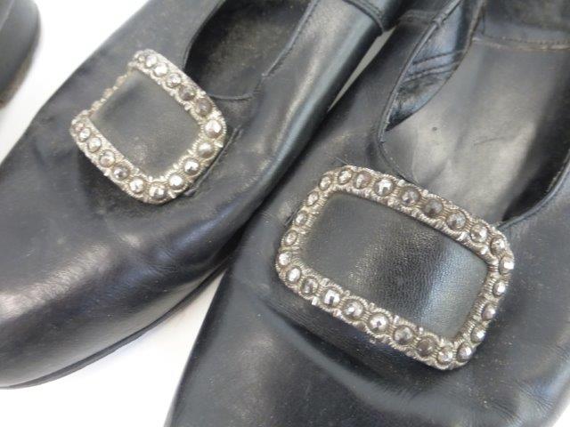 A pair of black leather gentleman's size 8 shoes with decorative buckle and another similar pair. - Image 2 of 3