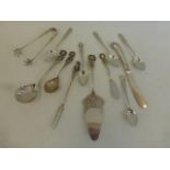 An assortment of flatware including five silver teaspoons, maker M & S Ltd, Sheffield, 1918.