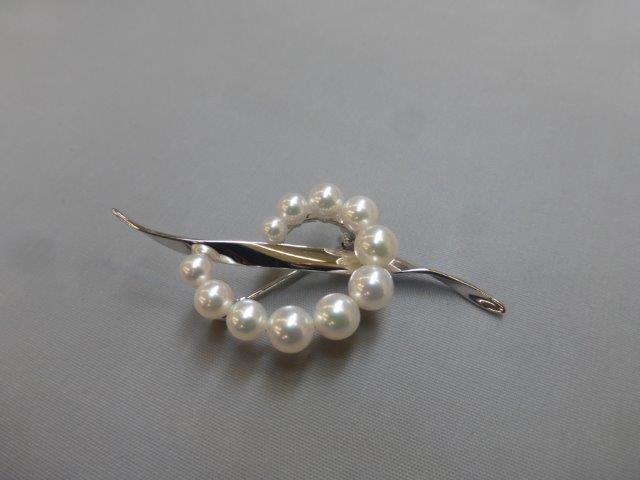 A boxed Mikimoto white gold and pearl brooch stamped 18K. - Image 2 of 2