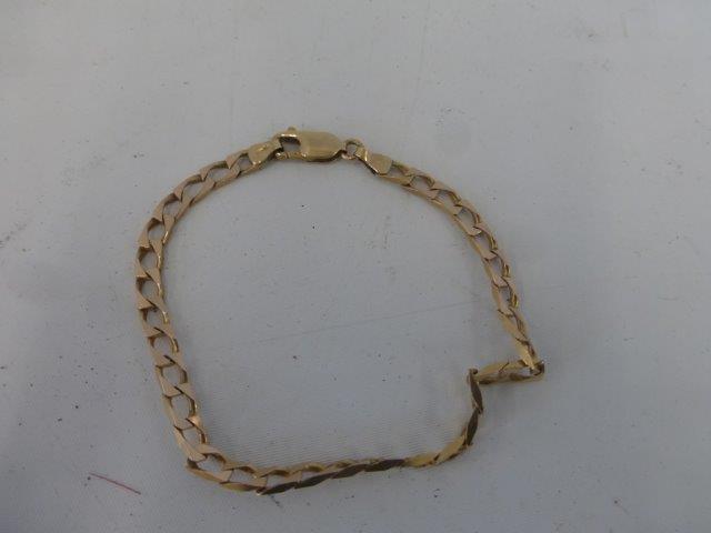 A 9ct gold bracelet.