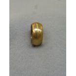 A yellow metal ring, stamped 585.