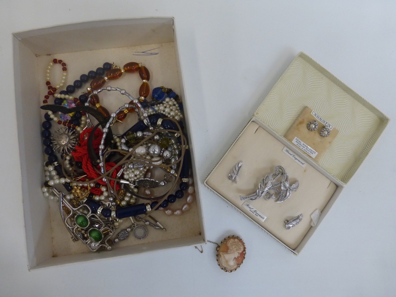 An assortment of costume jewellery including brooches, necklaces etc.