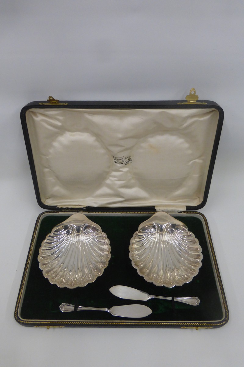 A pair of cased shell shaped butter dishes, maker - Harrison Brothers & Howson, Sheffield 1904.