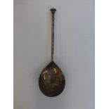 A silver anointing spoon, maker Padgett & Braham Ltd, London 1926.