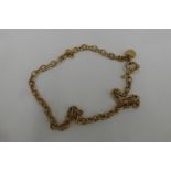 A 9ct gold necklace with T bar clasp, weight 18g.