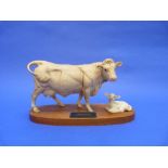 A Beswick pottery Charolais Bull and Calf - on wooden plinth, A2648 / 2652, Connoisseur series,