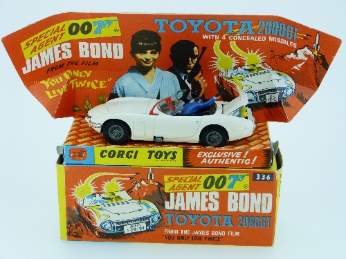 Corgi No.336 "James Bond" Toyota 2000 GT, white, black interior with "Aki & James Bond" figures,