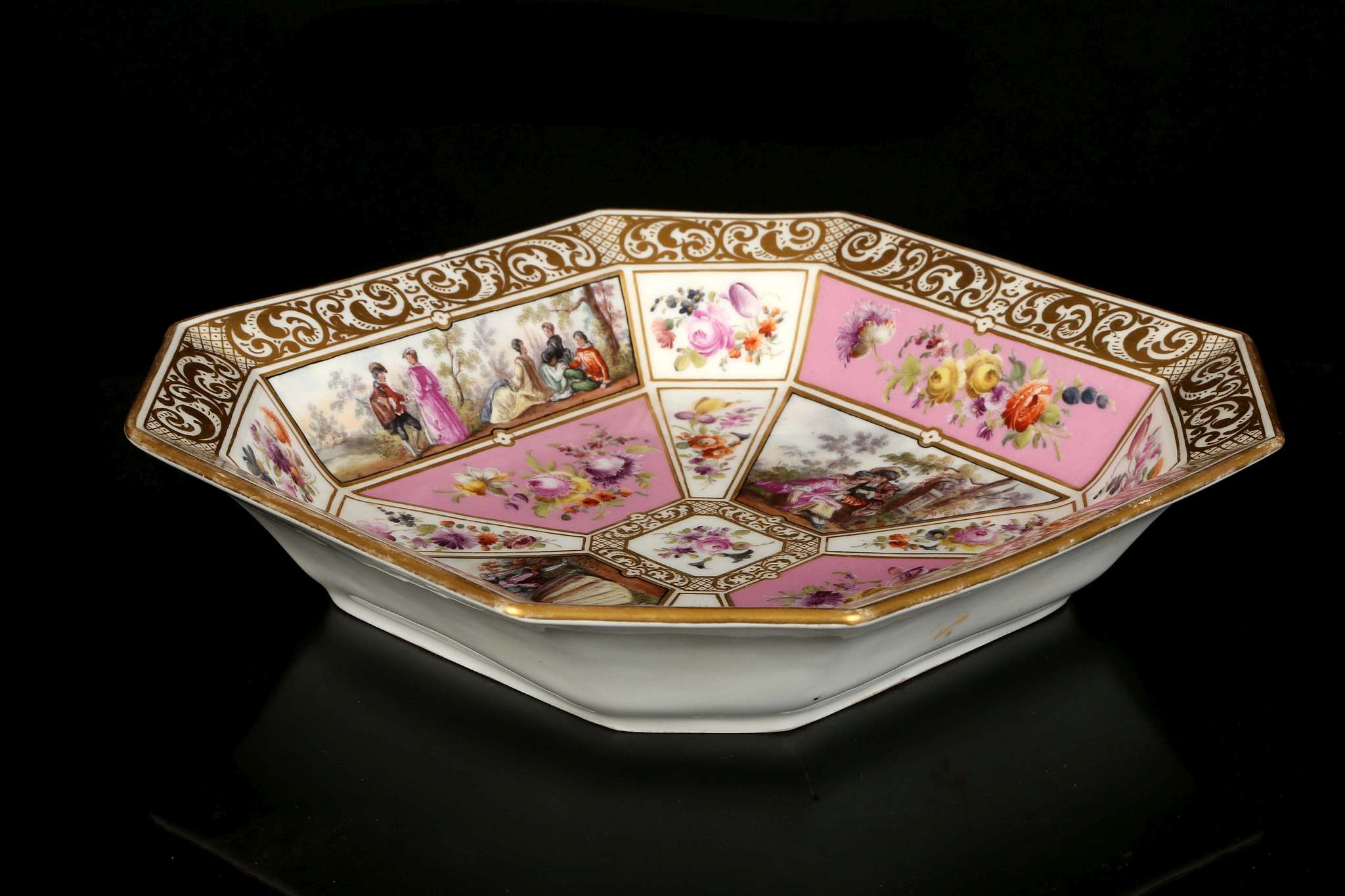 A FINE BERLIN DISH, early 19th century, of octagonal shape, finely painted with panels of courting - Image 3 of 4