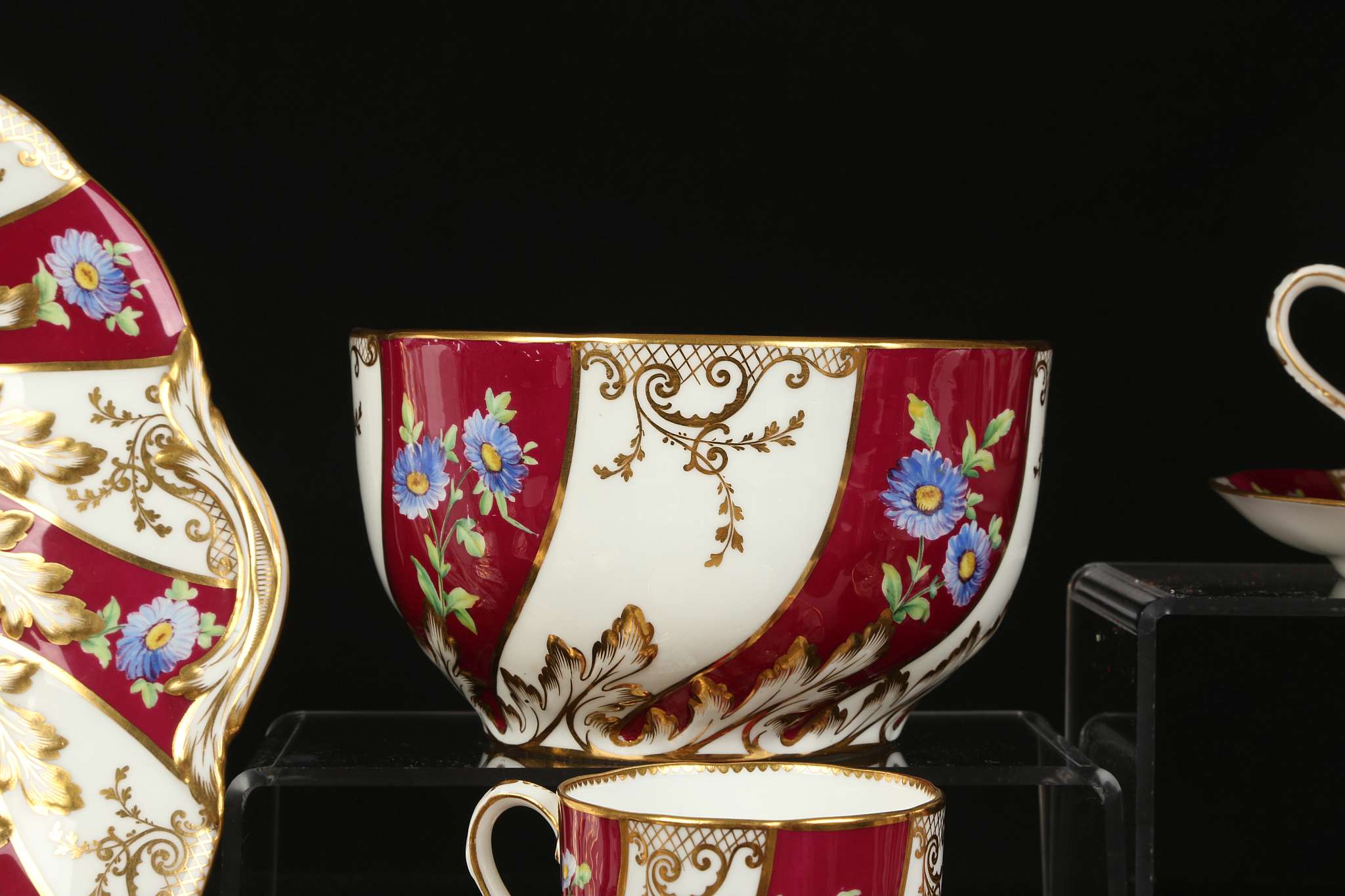 AN ENGLISH PORCELAIN TEA AND COFFEE SERVICE, mid 19th century, decorated with flowers on a crimson - Image 4 of 6