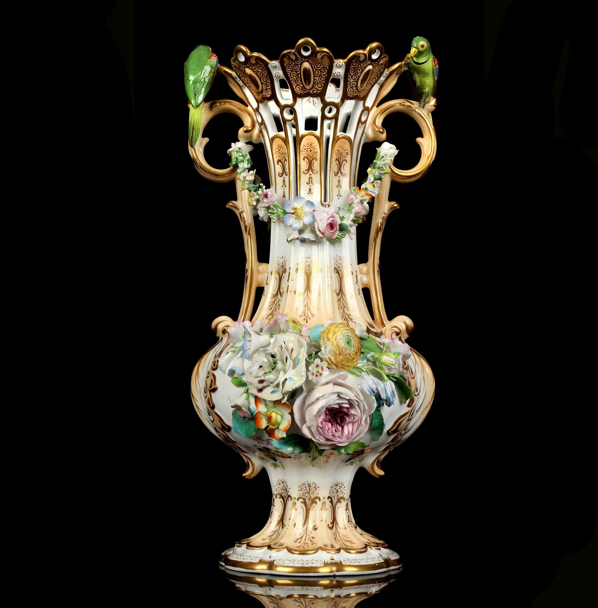 AN ELABORATE ENGLISH PORCELAIN TWIN-HANDLED VASE, late 19th century, possibly Coalport, the fluted - Image 4 of 6