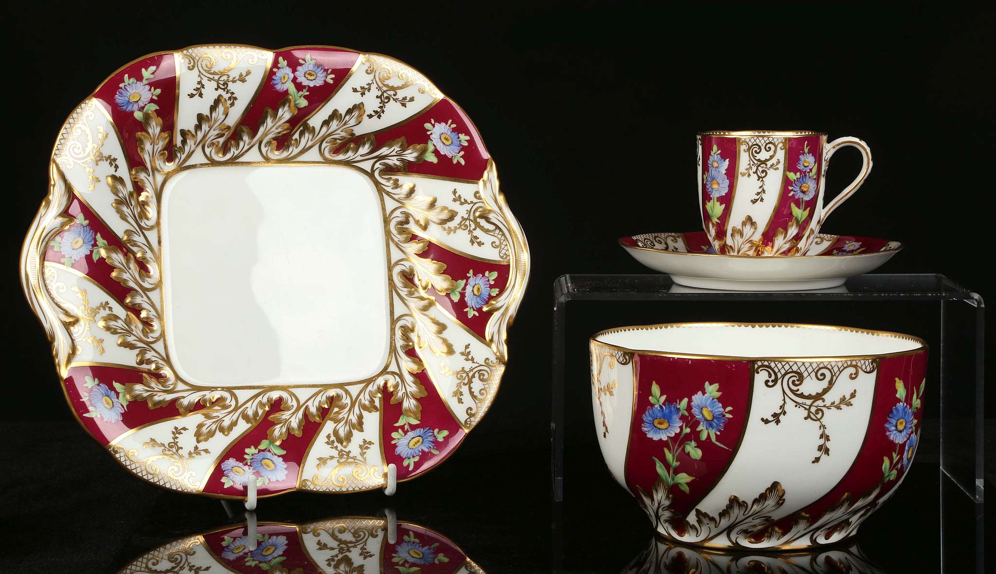 AN ENGLISH PORCELAIN TEA AND COFFEE SERVICE, mid 19th century, decorated with flowers on a crimson - Image 2 of 6