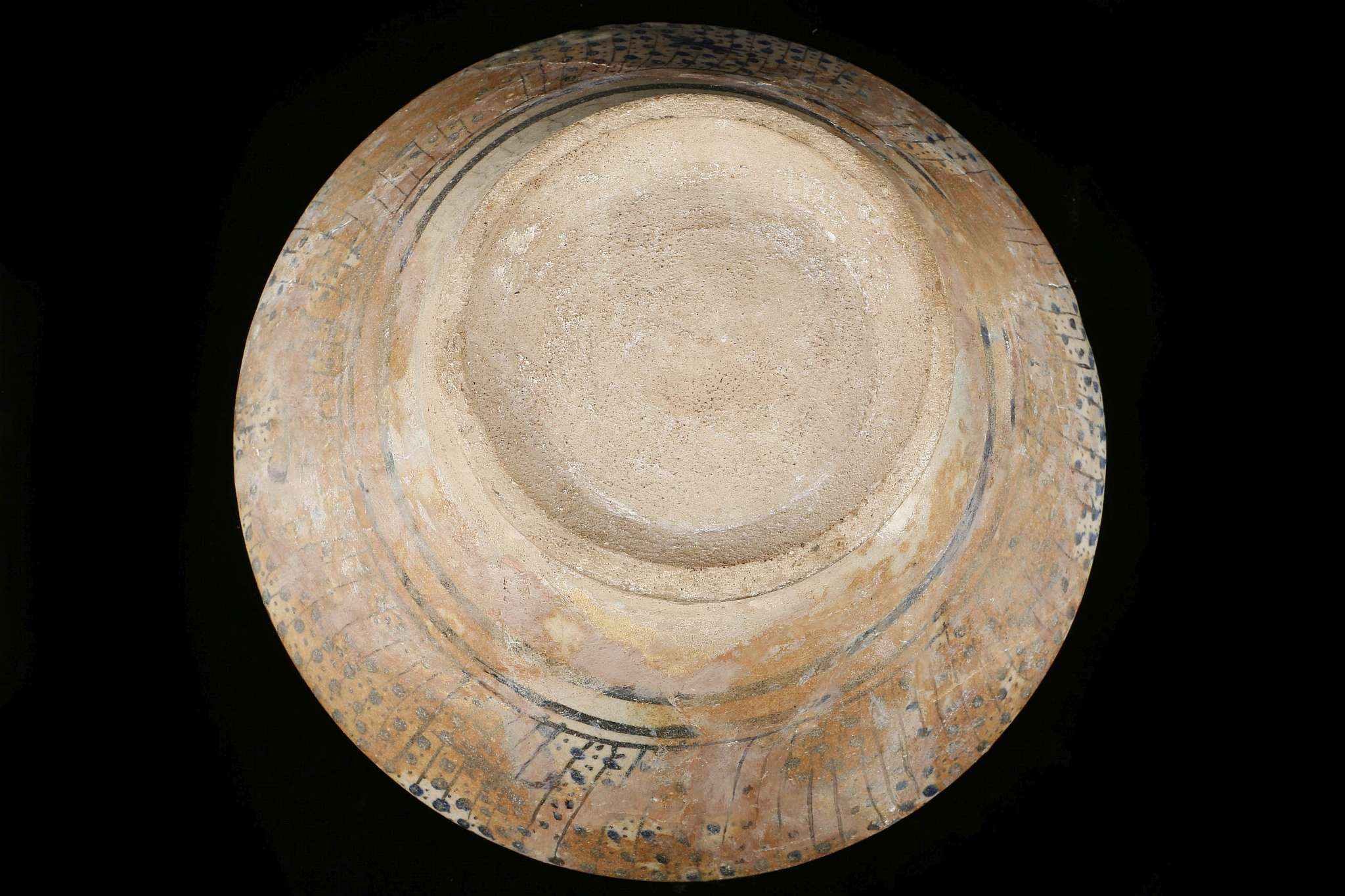 A LARGE KASHAN POTTERY BOWL, 13th or early 14th century, Central Iran, of conical form with a flat - Image 4 of 4