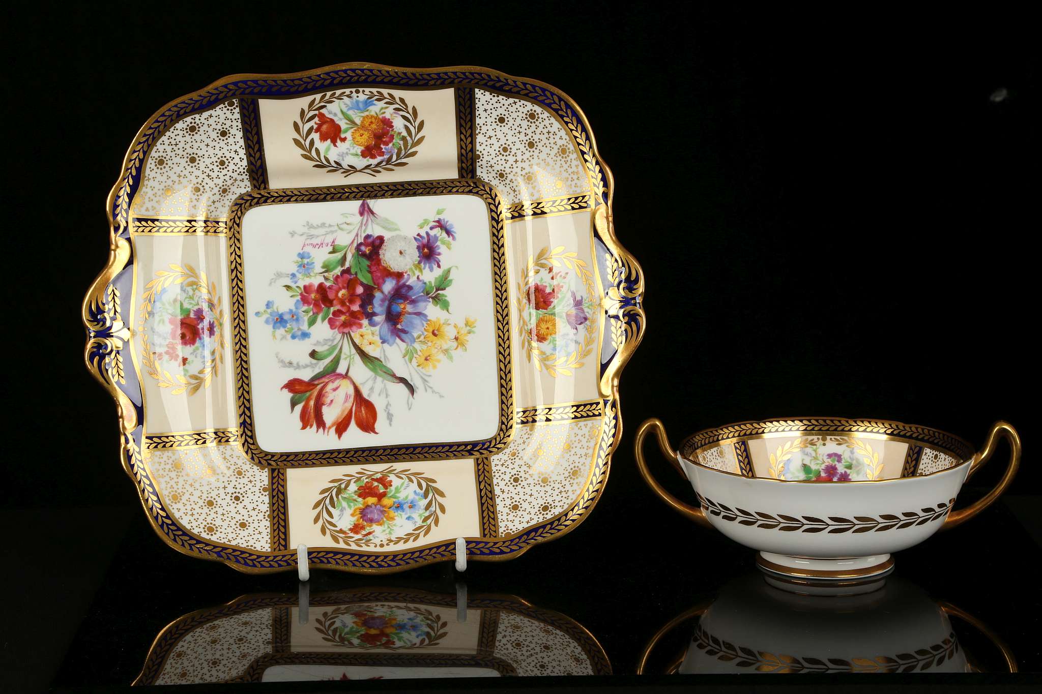 AN EXTENSIVE PARAGON 'QUEEN MARY' BONE CHINA DINNER, TEA AND COFFEE SERVICE, early 20th century, a - Image 7 of 10