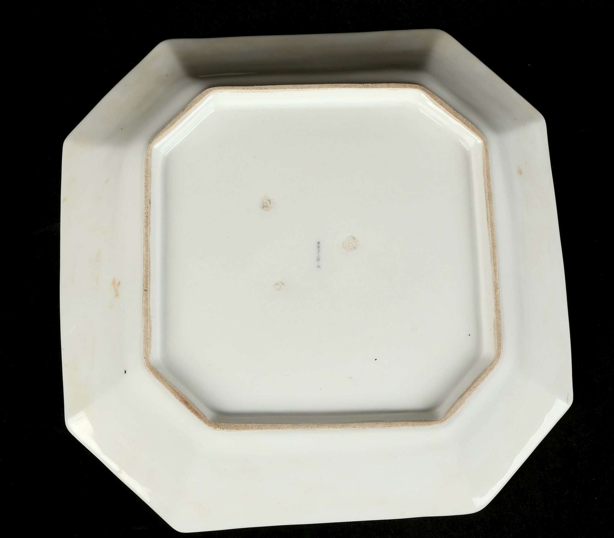 A FINE BERLIN DISH, early 19th century, of octagonal shape, finely painted with panels of courting - Image 4 of 4