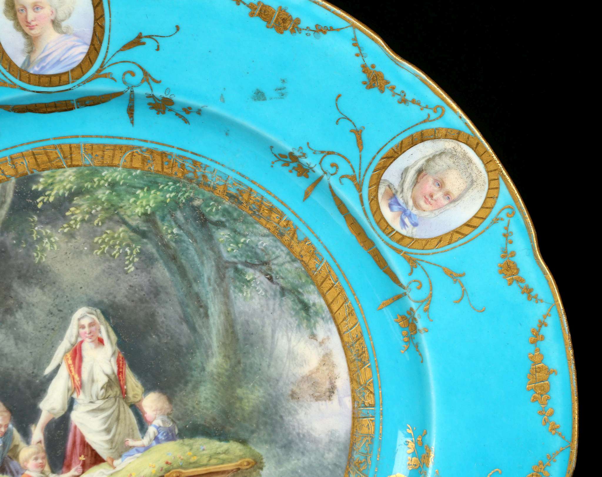 A SEVRES-STYLE CABINET PLATE, late 19th century, finely painted with a scene of a lady pushing a - Image 5 of 6