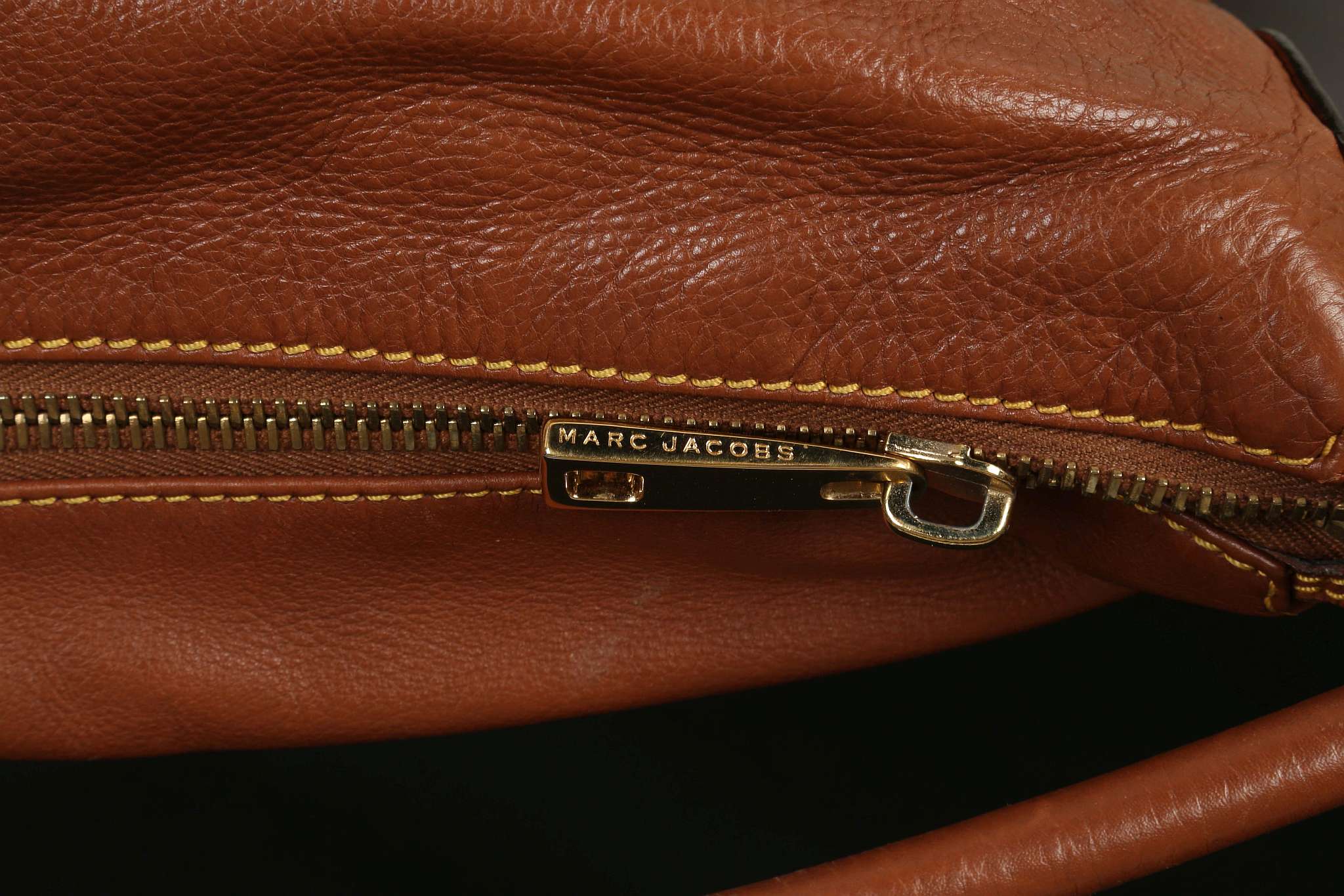 MARC JACOBS BLAKE HOBO BAG, soft brown leather with contrasting stitching, gilt tone hardware, - Image 5 of 6