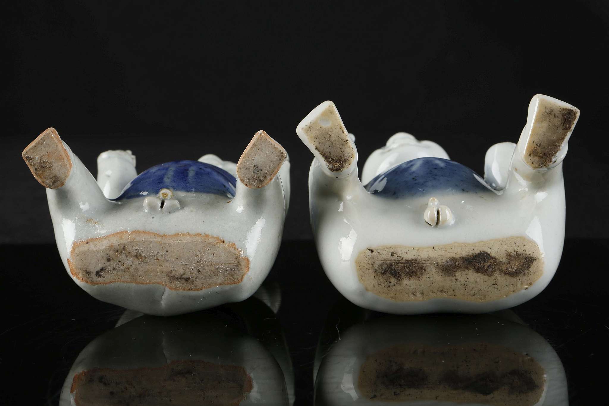 A PAIR OF CHINESE PORCELAIN MODELS OF SEATED BOYS. - Image 6 of 6