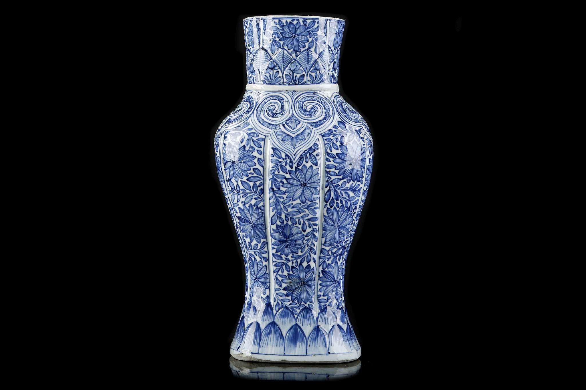 A CHINESE WALL VASE.Qing Dynasty, Kangxi era.Of