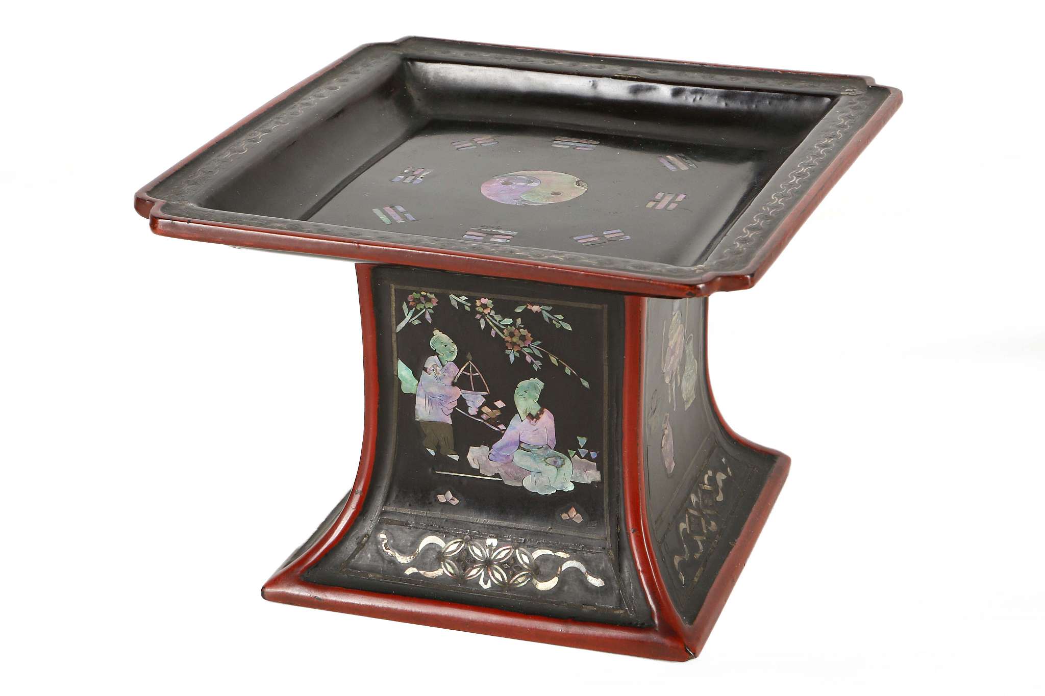 A ‘JIANG QIANLI’ MOTHER-OF-PEARL INLAID BLACK LACQUER RECTANGULAR TRAY AND STAND.
Late 17th Century,