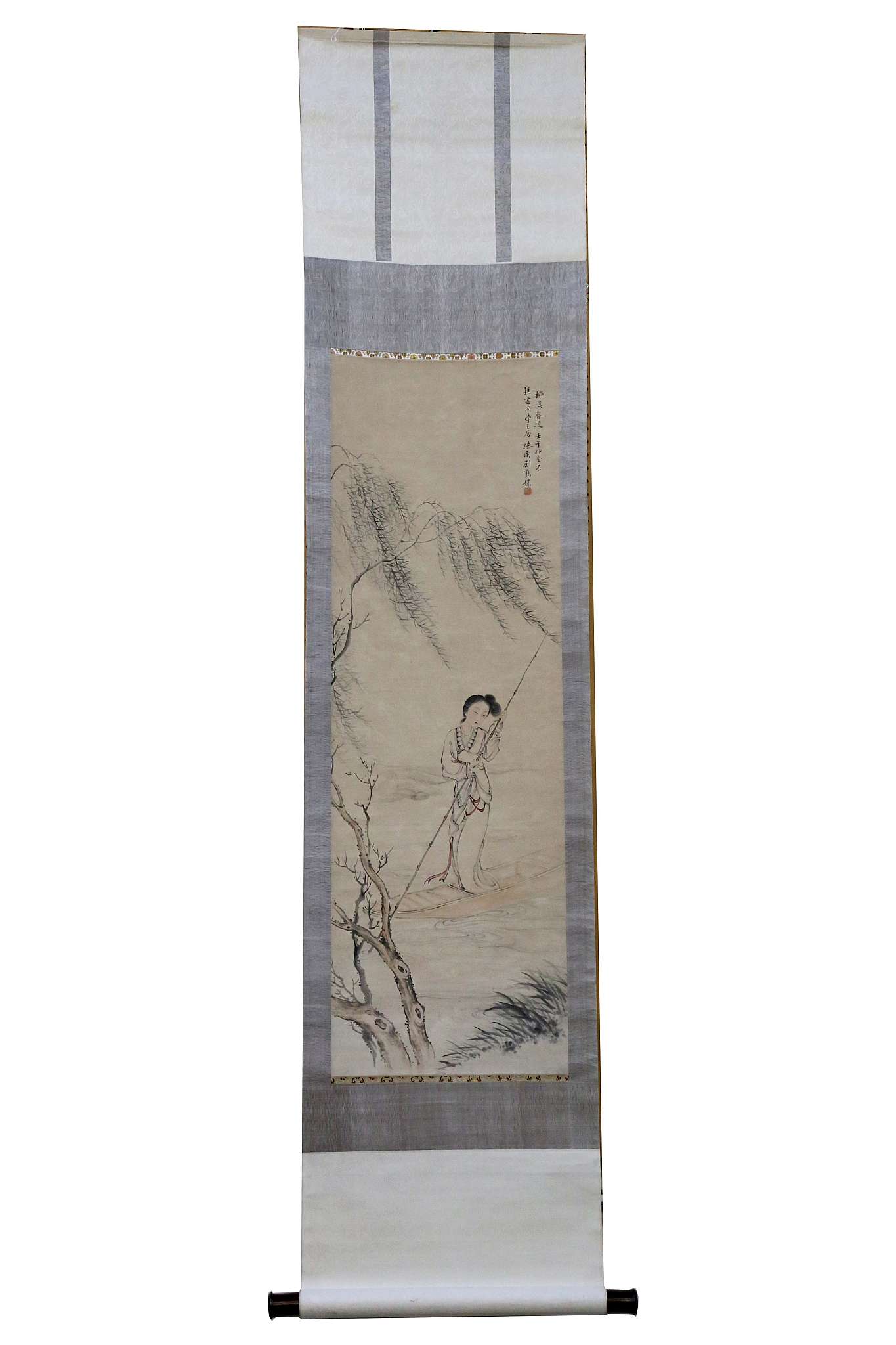 A CHINESE PAINTING OF A BEAUTY ON A BOAT.
19th / 20th Century.
Scroll mounted, 102 x 33cm.

19/